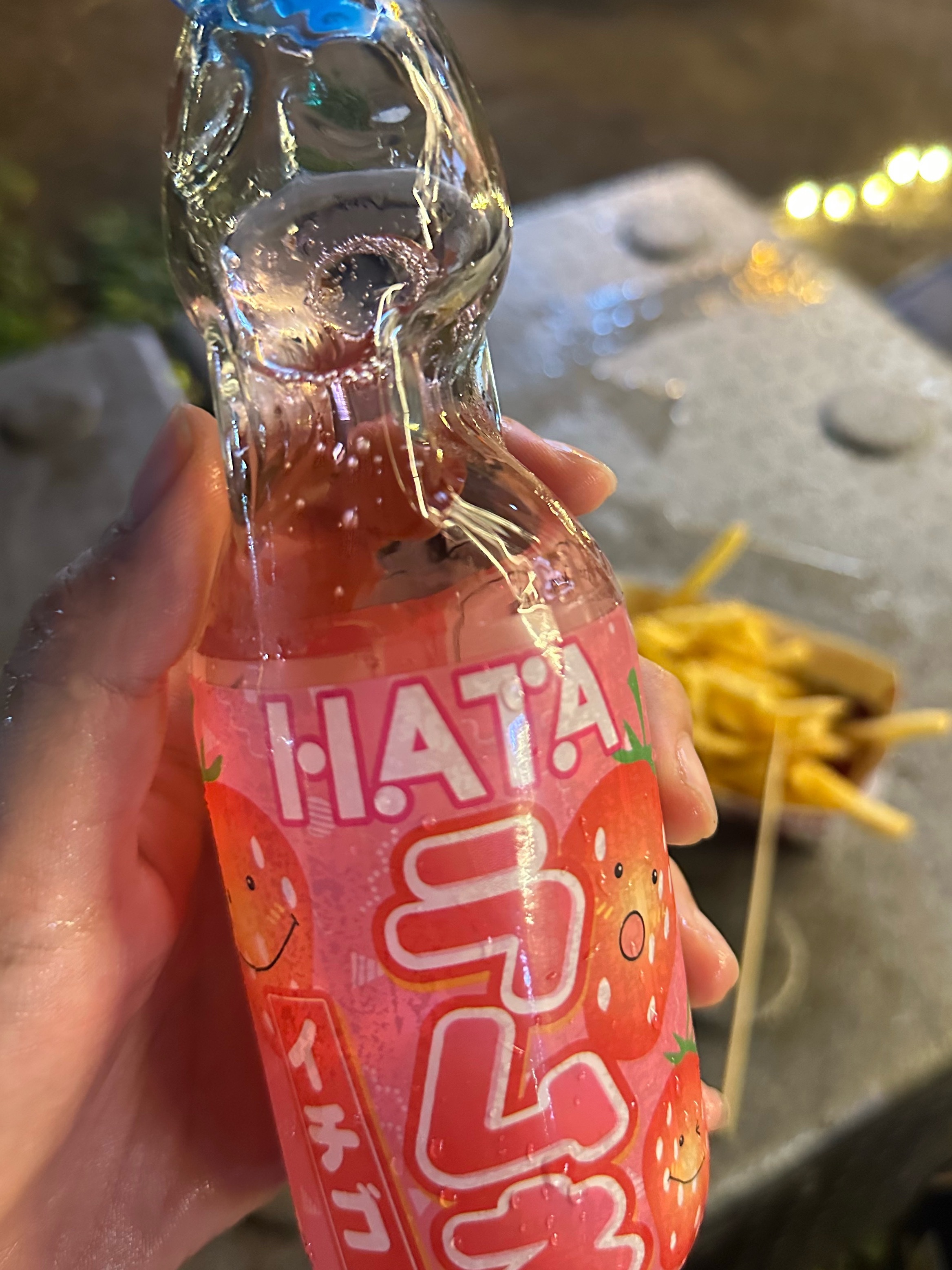 卧槽这草莓的味道很像我发烧时吃的药 