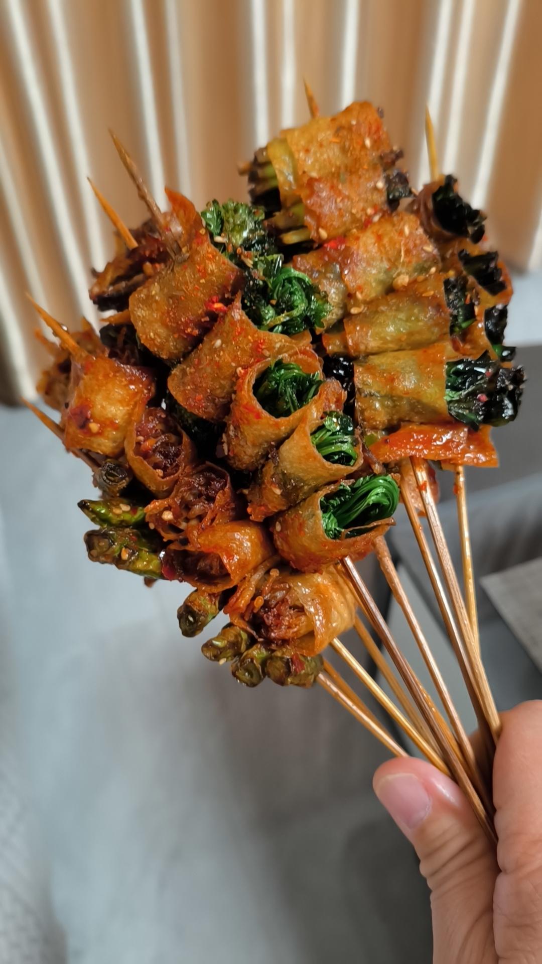 一到家就迫不及待的把东北炸串安排上，这味道，把海口的炸炸碾压的死死的[大笑]