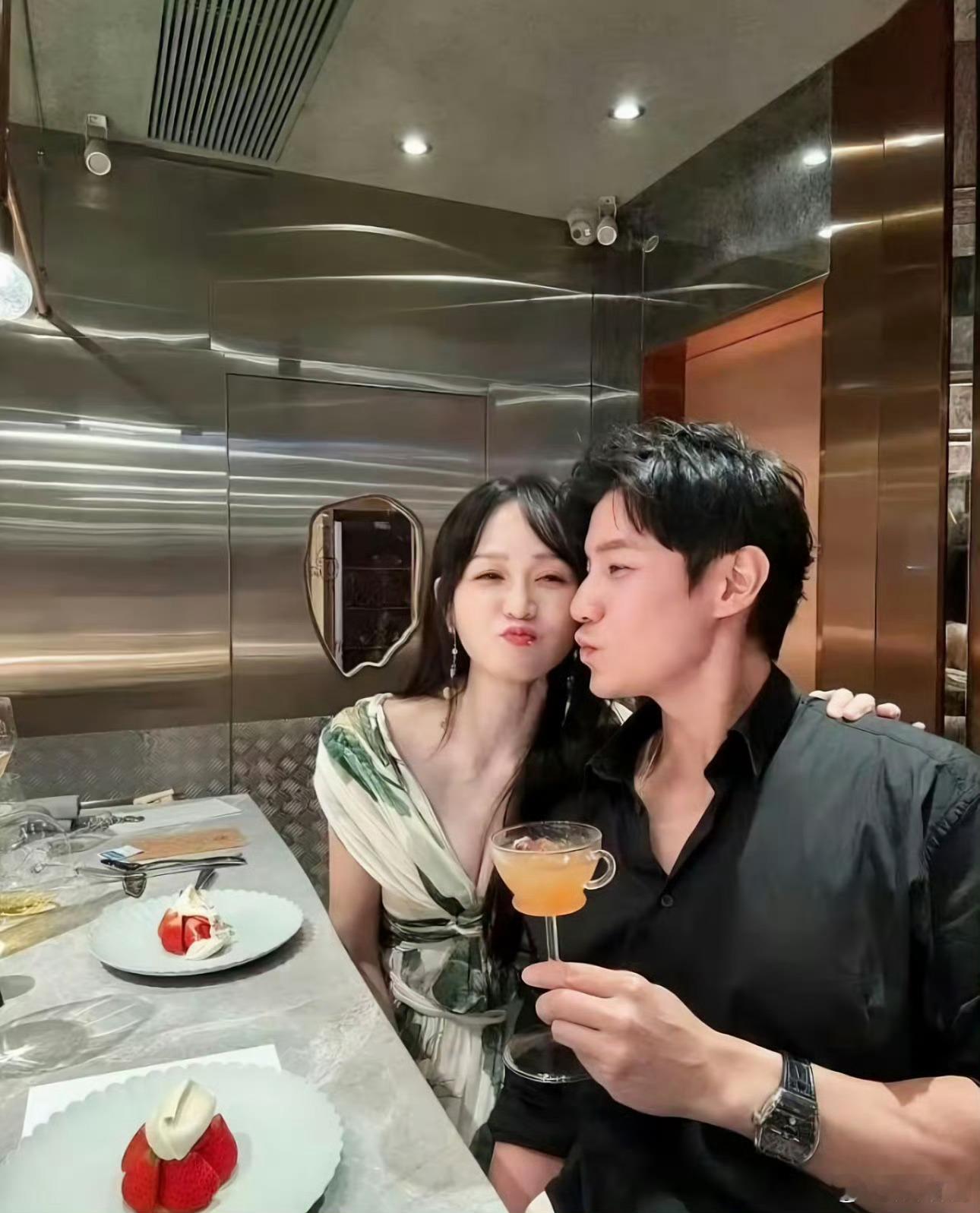 陈乔恩艾伦首次合体上夫妻舞台综艺从公开恋情到结婚，每次同框都甜到犯规他俩属于互补