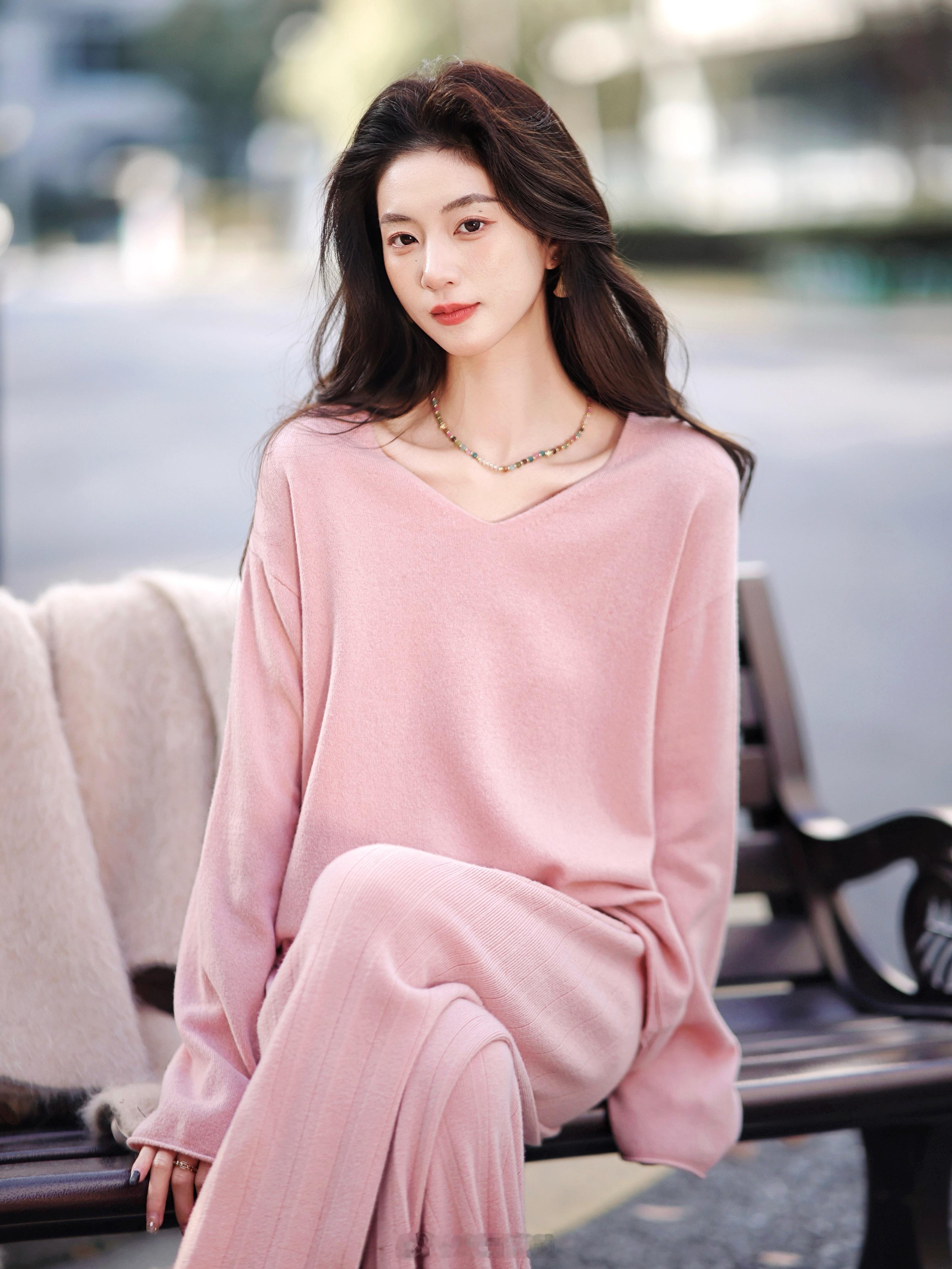 诡秘～你点的温柔姐姐套装到啦～100羊毛 软糯舒服又有型颜色更piu 亮到没得挑