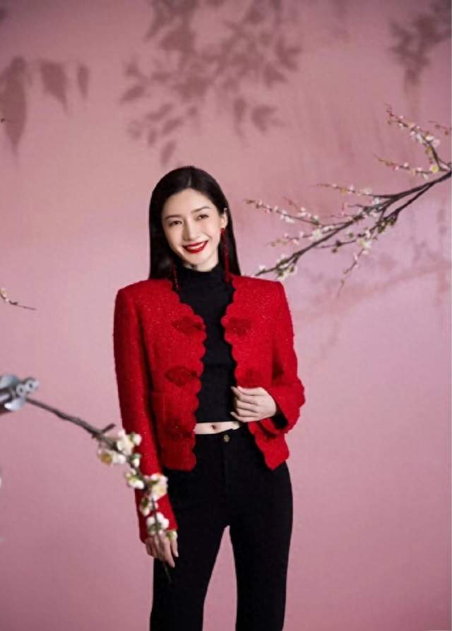 江疏影红小香风外套穿成名媛！3套搭配，国庆聚会照抄就行