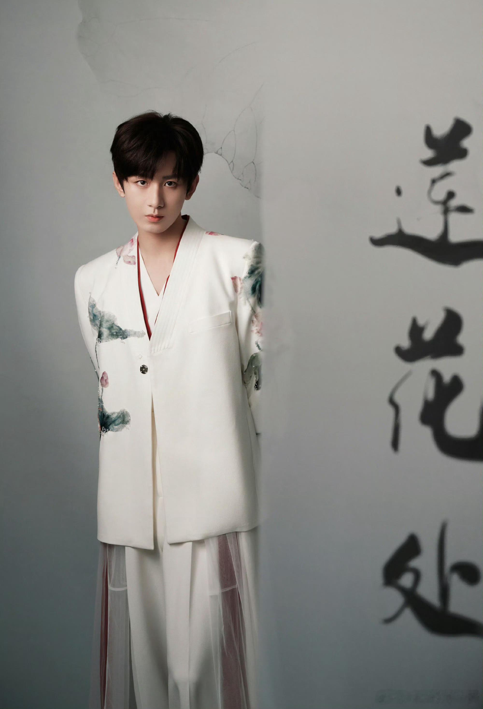 E成毅赴山海cy成毅萧秋水李沉舟肖明明遇见你，是所有故事的开始。 喜欢你，是我做