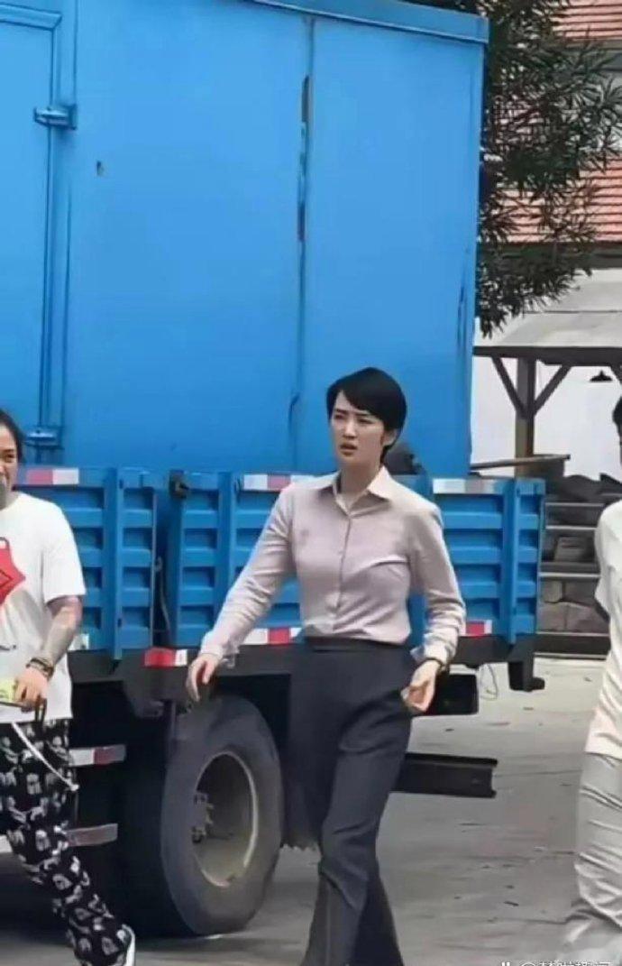 华为千金姚安娜作风豪放，颇有几分任正非的无畏风范。她从娱乐圈回归华为，气场全开。