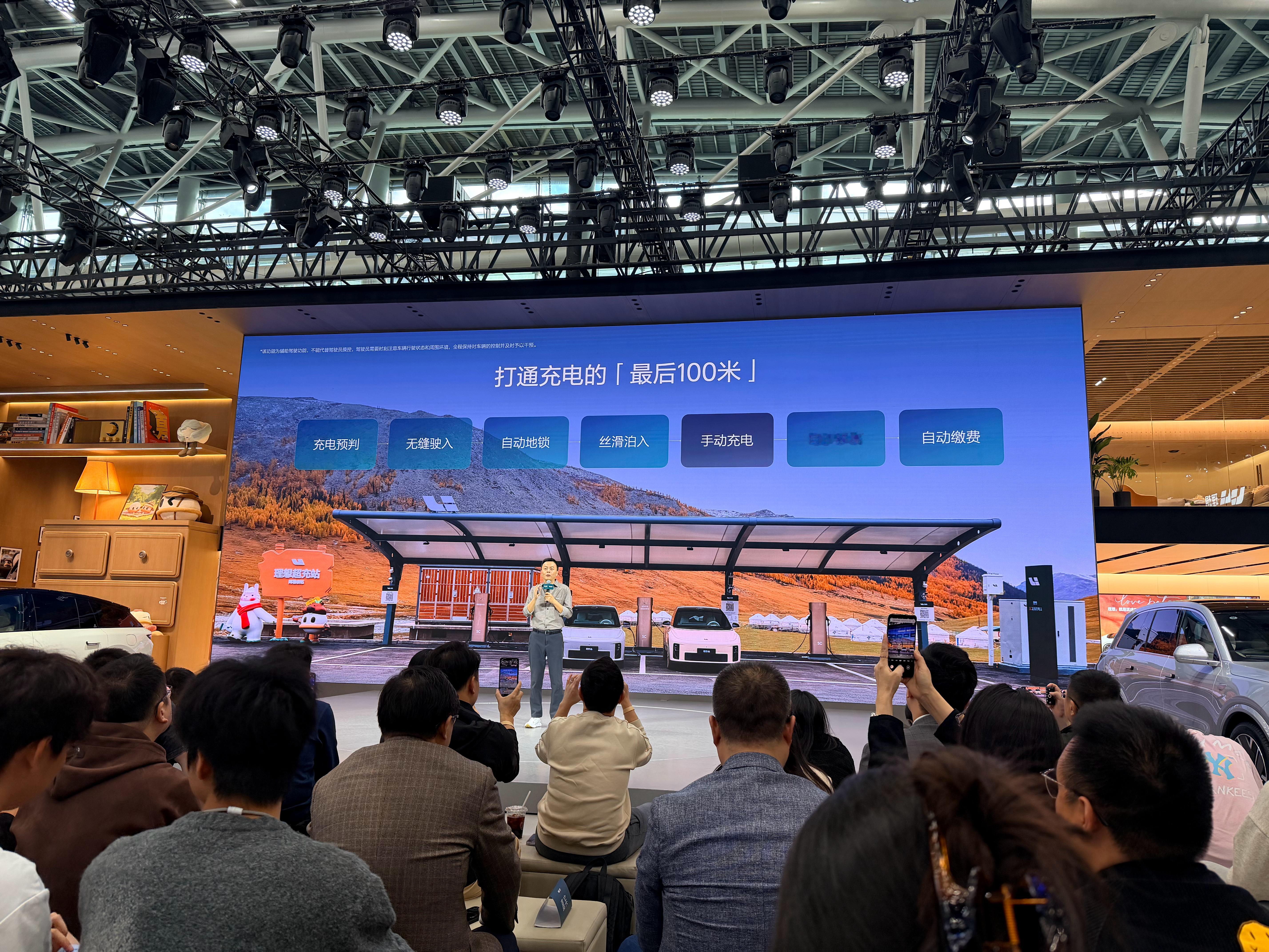 理想VLA和5C超充打通。目前只差一个（自动）拼图缺失，就是还需要手动插拔枪，感