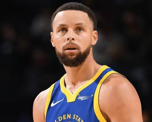 现在勇士与独行侠的比赛进行到第四节还剩6分钟，暂时勇士104：97小比分领先独行