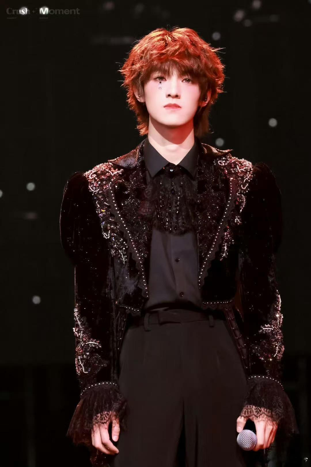 张泽禹高音大主唱控场张泽禹这大主唱实力超绝，嗓音条件一流，控场能力更是绝配。站在