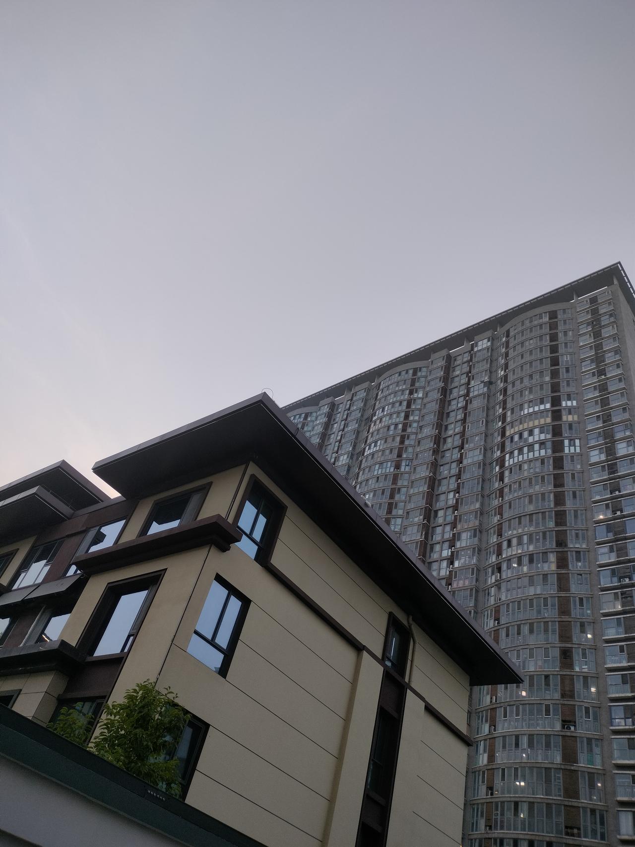 住燕郊小区20年看透：晚年最好的保障，永远是原配。
在小区住了20多年，亲眼见了