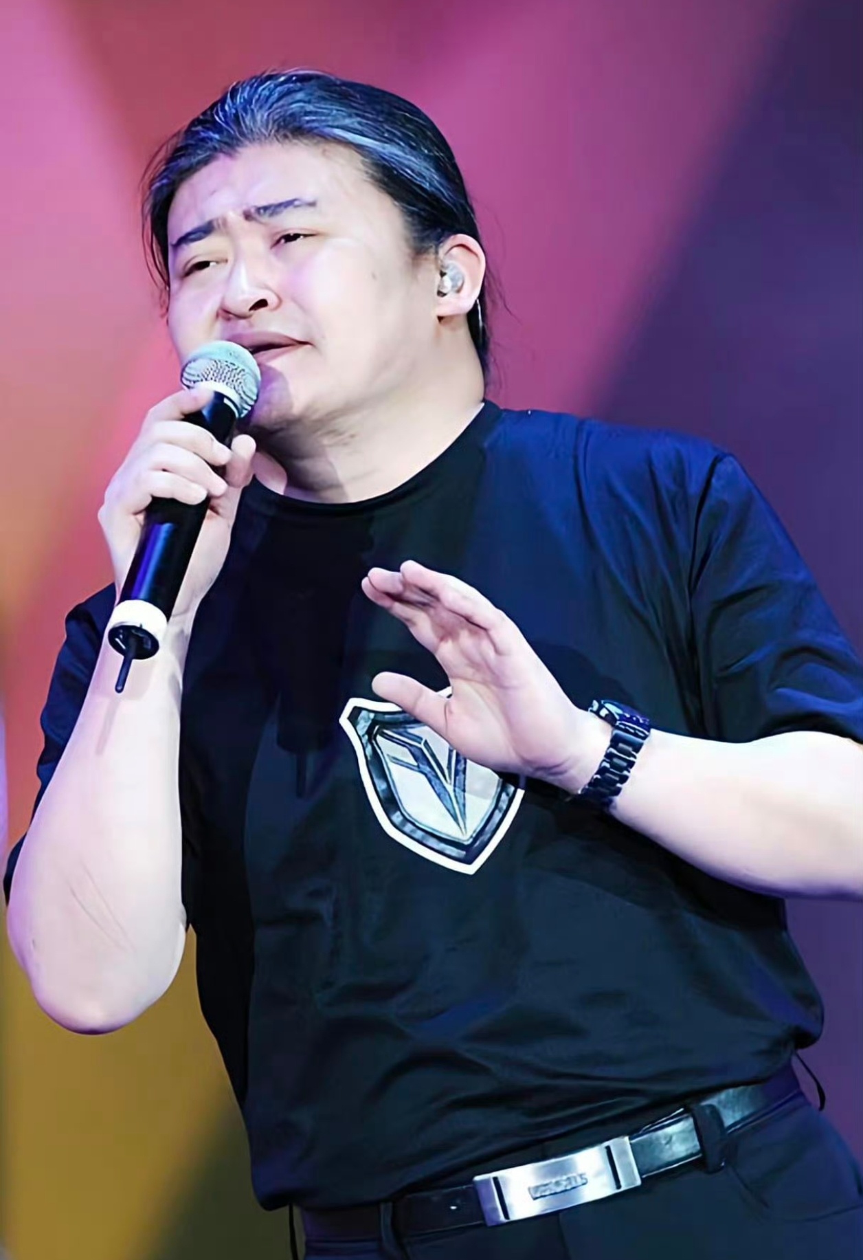 从《少年壮志不言愁》的热血，到《好汉歌》的豪迈，再到《我和你》的温情，您那独一无