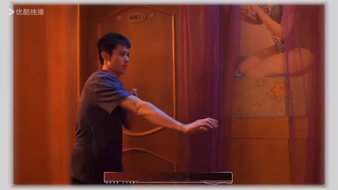 哈哈哈哈哈哈哈自己在旁边过干瘾 