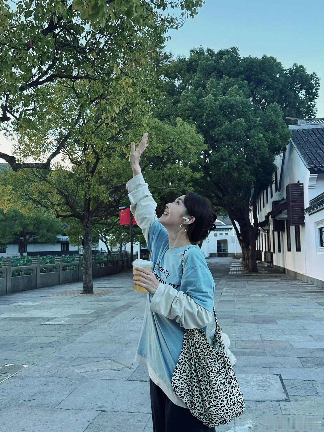 总觉得张佳宁的存在就是一种正能量的象征。她有种不论遇到什么困难，都不会被打倒，对