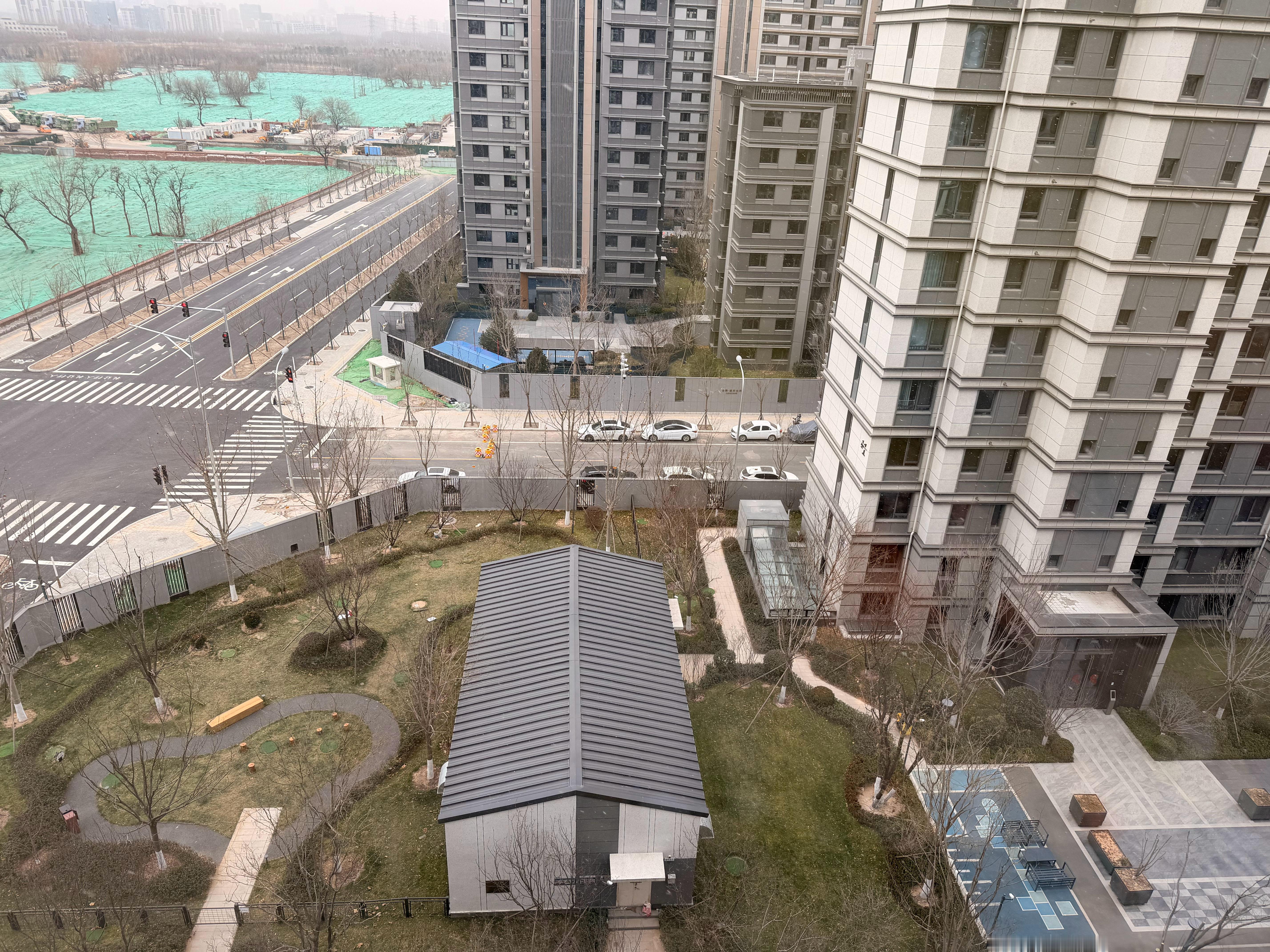 北京下雪下了下了！虽然好像拍不出来 