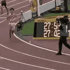 目的不纯吧？
真是让人匪夷所思，这不是诚心是什么？职业素质加职业道德都有缺陷，运