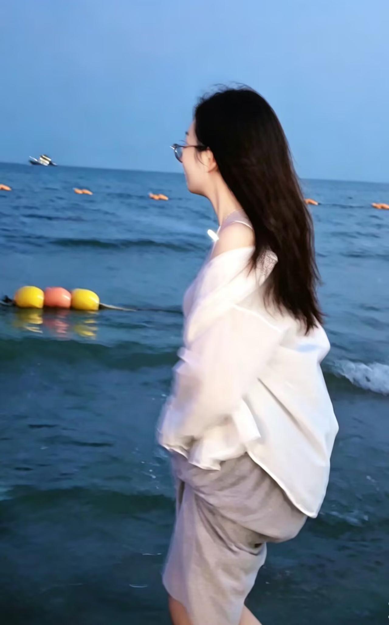 成年人的世界，要么解决问题，要么被问题解决，情绪是最无用的噪音。
​成年人的世界