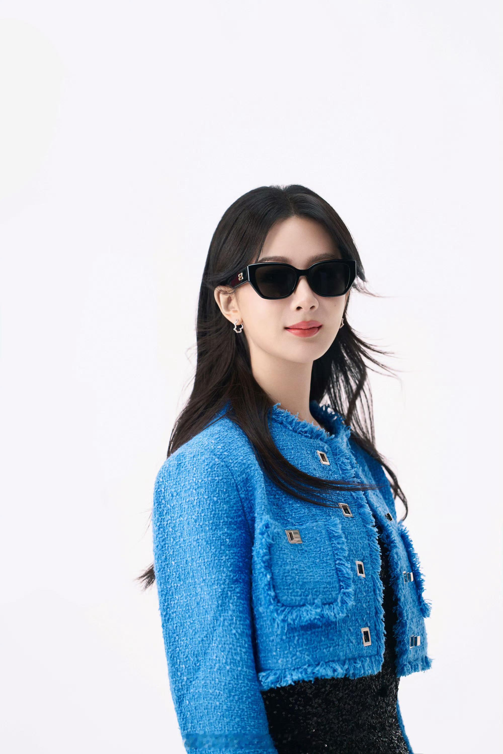 杨紫墨镜营业啦[送花花] ​​​