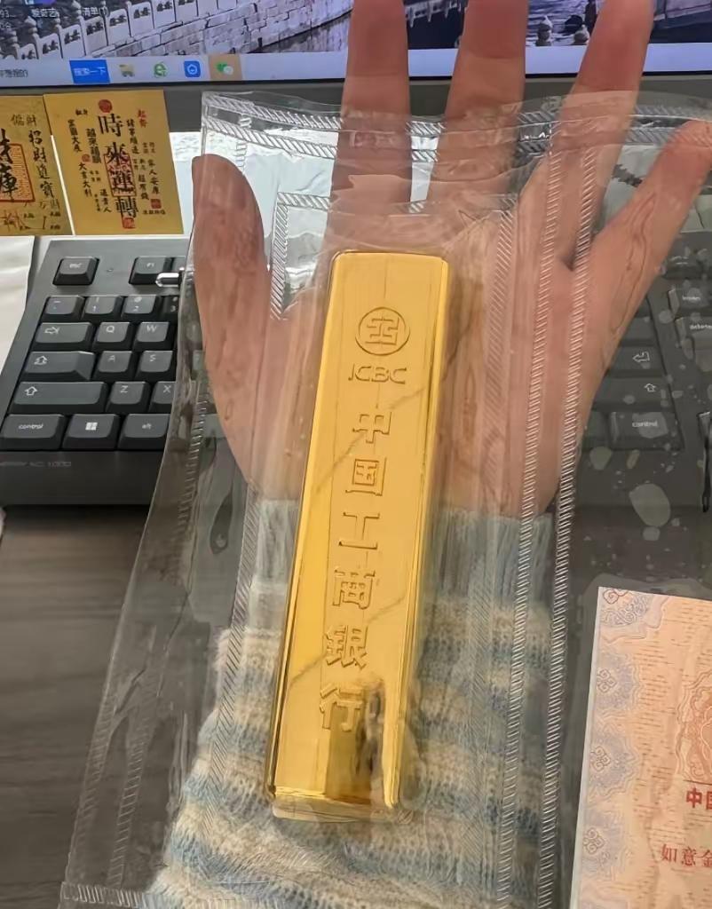 手里有黄金的朋友，今晚真得备上两颗褪黑素才能睡着了。


白天金价还在1061，