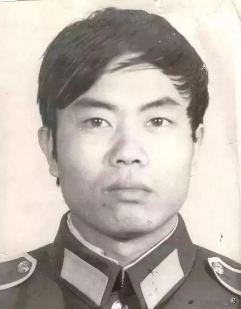 请大家记住他，中国首位因缉毒牺牲的警察，年龄定格在25岁

在电影《湄公河行动》