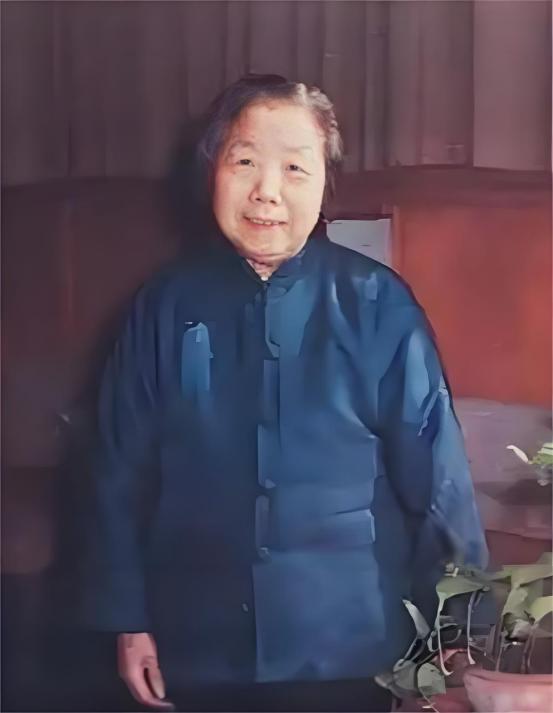 85岁的邓颖超，找到李鹏，开口就是一句：“我想安乐死。”
 
这句话背后，是常人