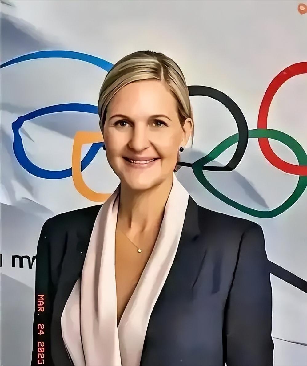 网友发帖说：“举双手赞成国际奥委会主席考文垂的思路，以后中国再办赛就该像日本这么