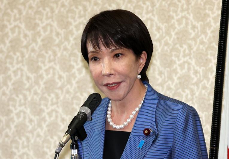 不要再去说高市早苗的不当言论，要求她道歉和收回。

不要再去说美国扣押了油轮，特