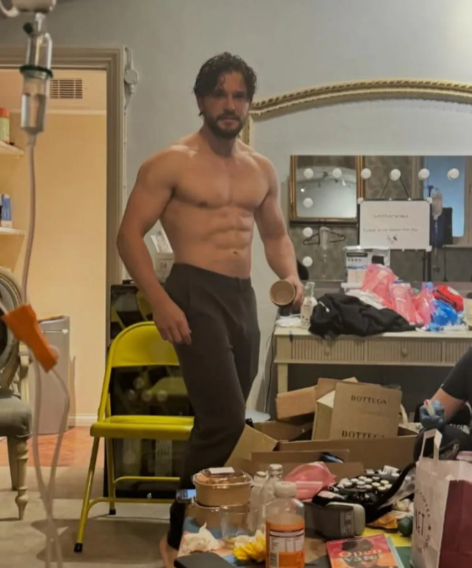 「夜魔俠」Charlie Cox 同「囧雪」Kit Harington 密室「互