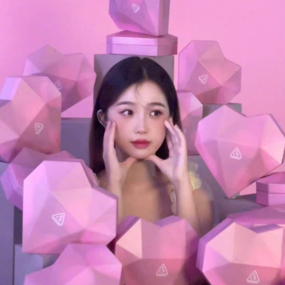 虞书欣 和赵露思 fans正在友好交流中 发生了什么？ ​​​