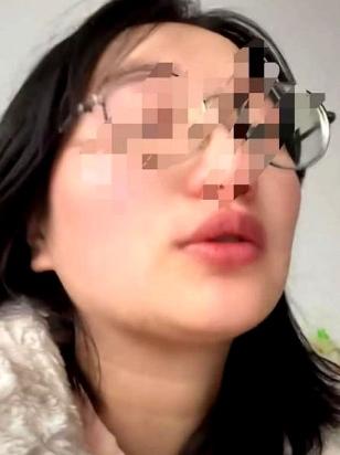 2月11日发布，陕西姑娘远嫁重庆,大年临近,她抱着七个月的娃打电话回家报喜,谁料