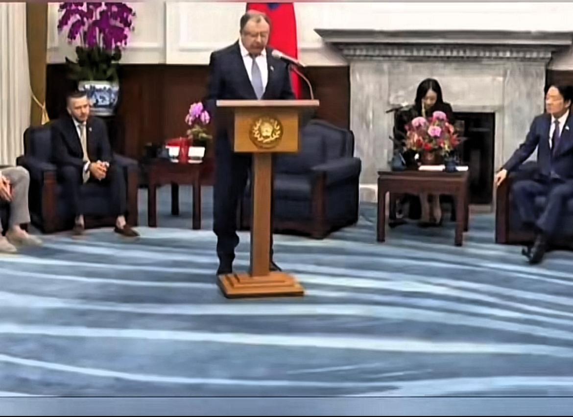 乌克兰跨党派议员团竟又窜台了！

乌克兰跨党派议员团窜访台湾，一待就是5天。前线