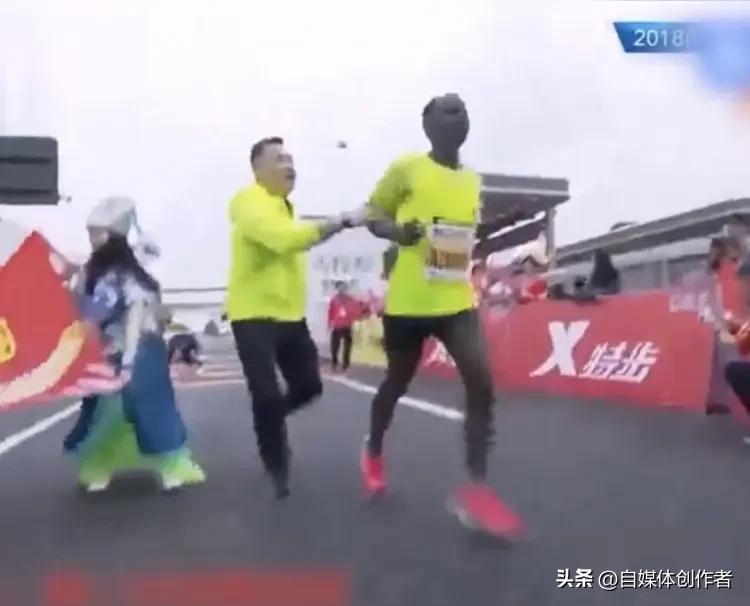 马拉松冲线惊魂！冠军选手遭误拦，赛事专业度引深思
 
2026年3月15日的重庆