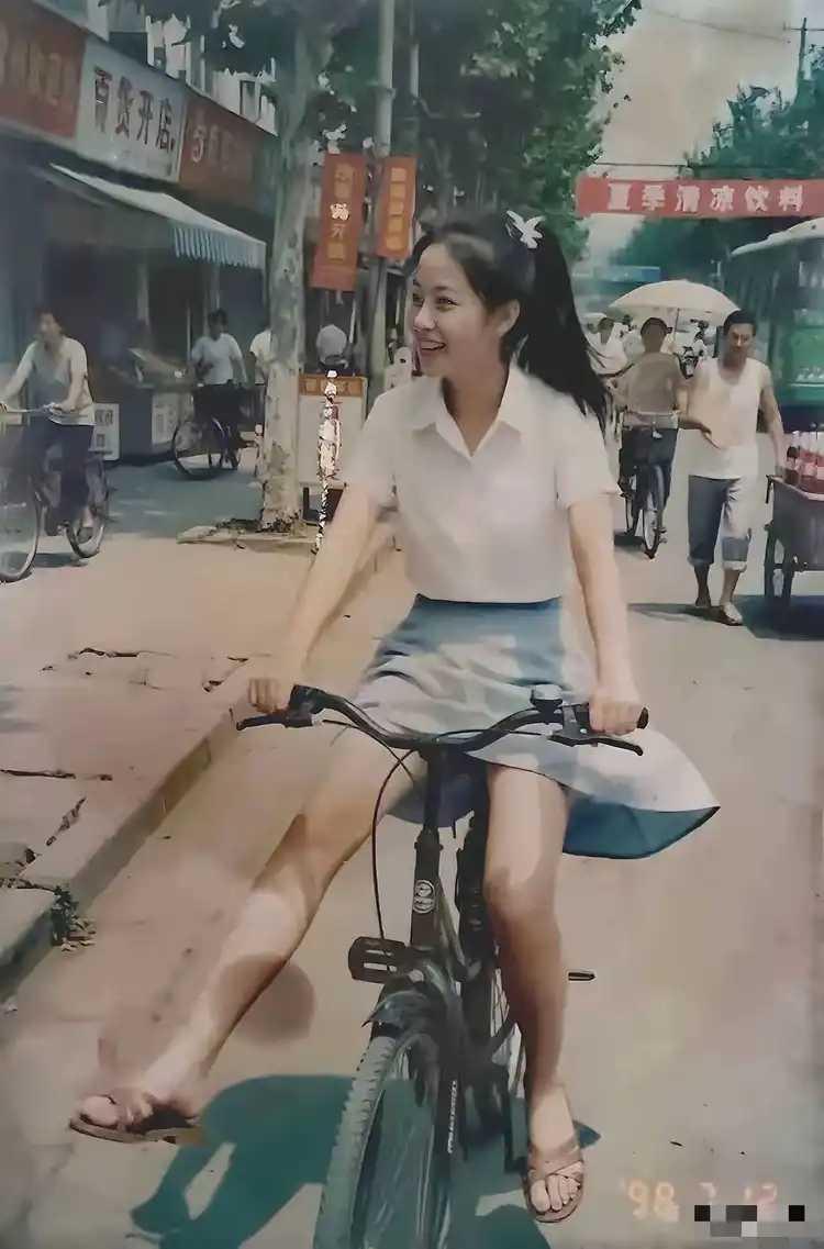 三十年前的姑娘，真纯洁天真。