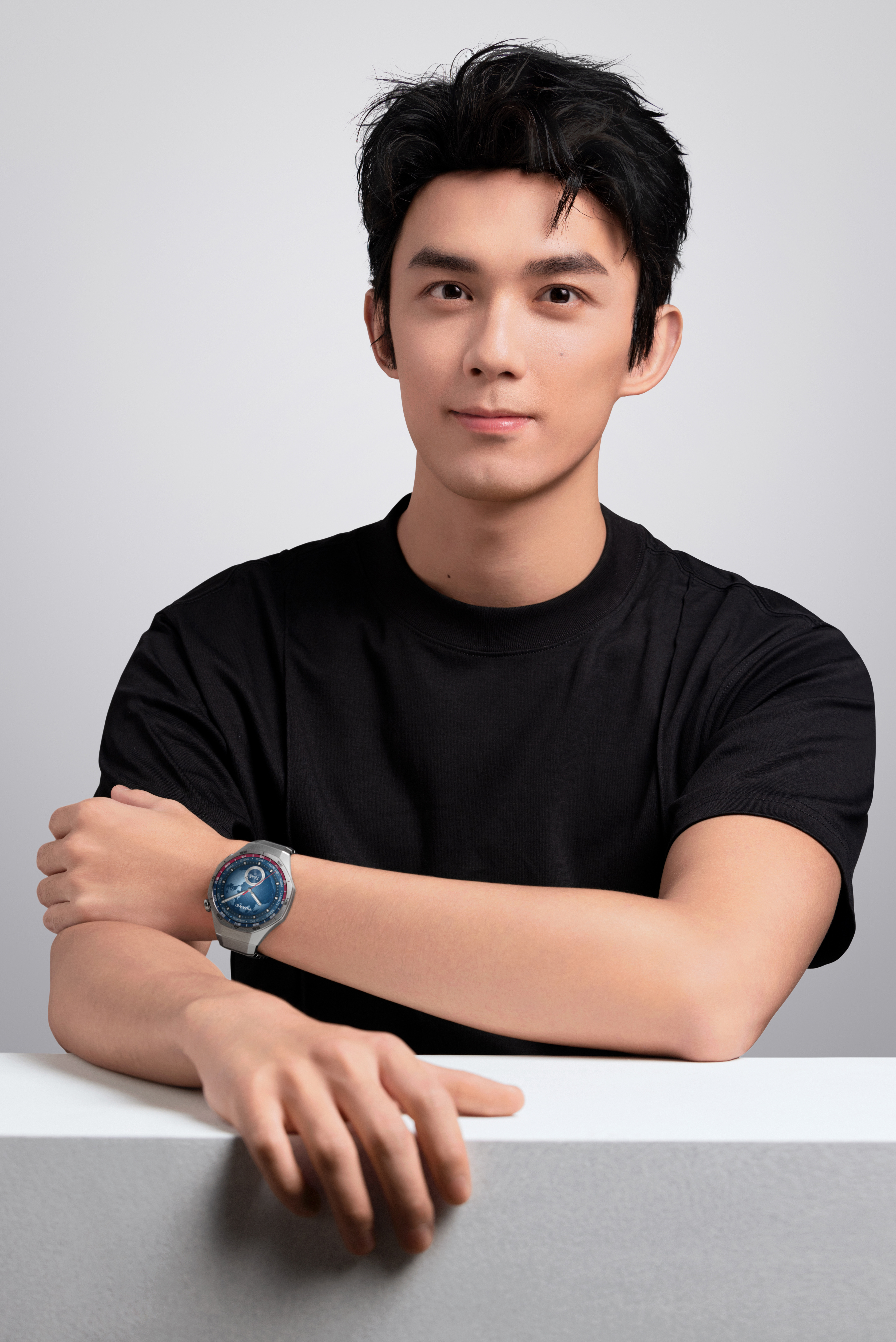 #吴磊证件照模版##吴磊少年霸总既视感#就这么被吴磊帅到了！证件照真的很能检验一