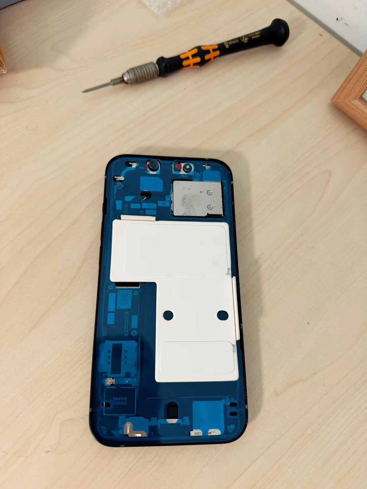 iPhone 13更换高容量电池加更换原装防水胶，安排✈️数码维修日常