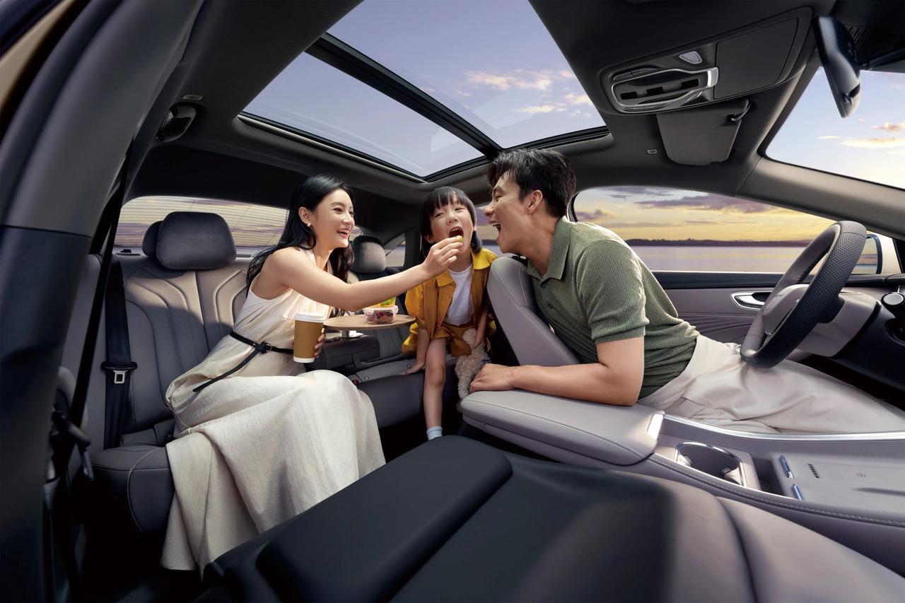 最近看到徐志胜和李诞测评AI车机的视频，差点笑出眼泪！徐志胜装傻充愣扮演智障车机