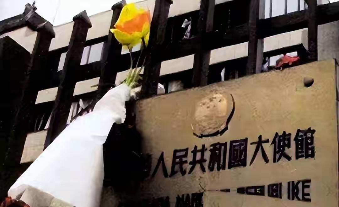 美国如今是否读懂1999年炸馆事件中国不武力反击的深层逻辑
 
一、当年美国的真