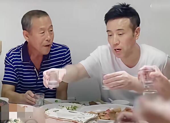 一句话：于和伟最大的贵人不是名导大佬，而是一群普通人——他的家人，尤其是大姐；再