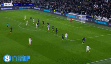 还得是堡堡！第66分钟，坎比亚索麦肯尼连线，后者接到球后爆射上角破门，你妇在主场