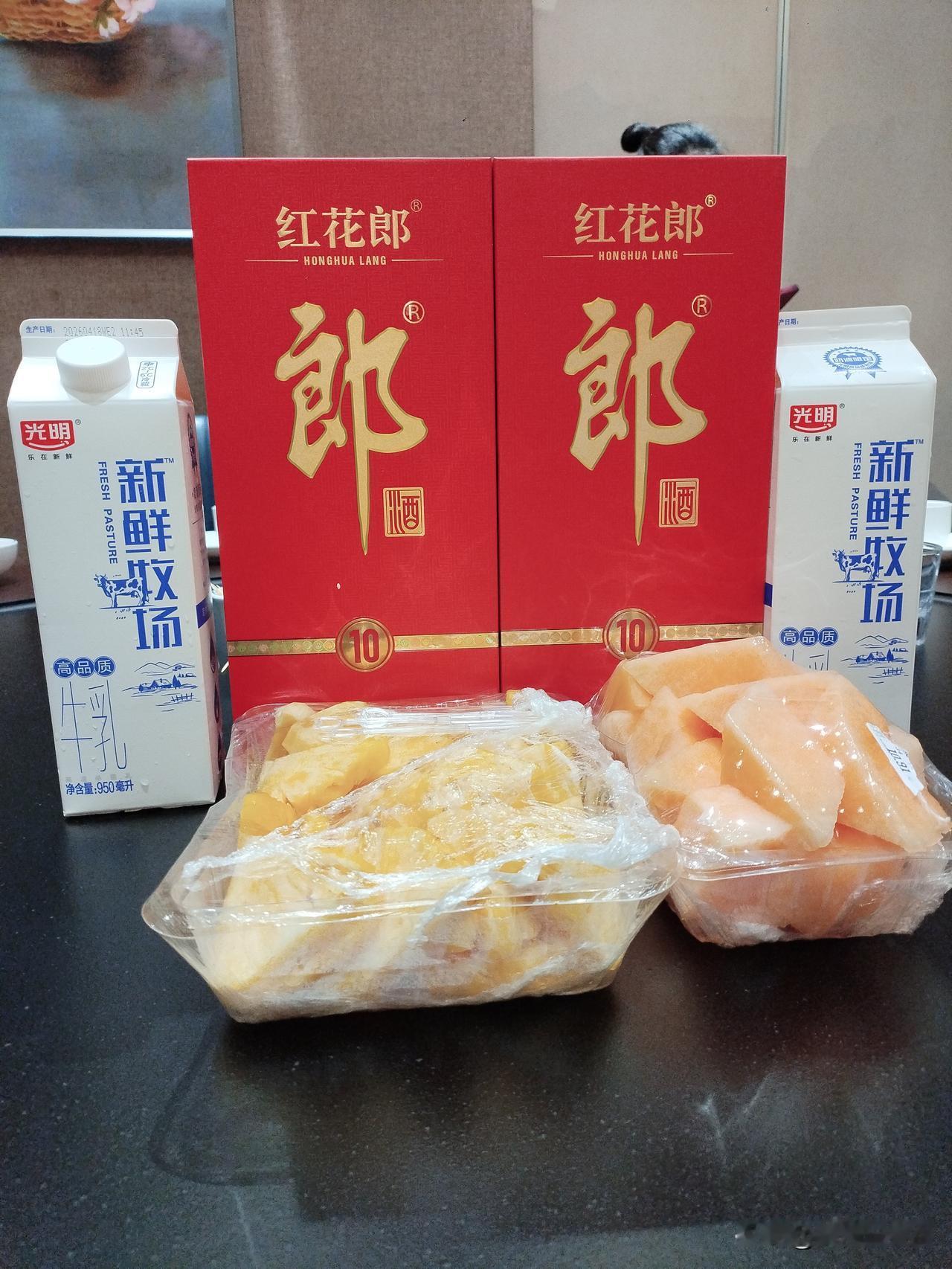 人怕出名，猪怕壮？
老板们从八十年代的出色张扬，到如今却要“隐姓埋名”了。
为何