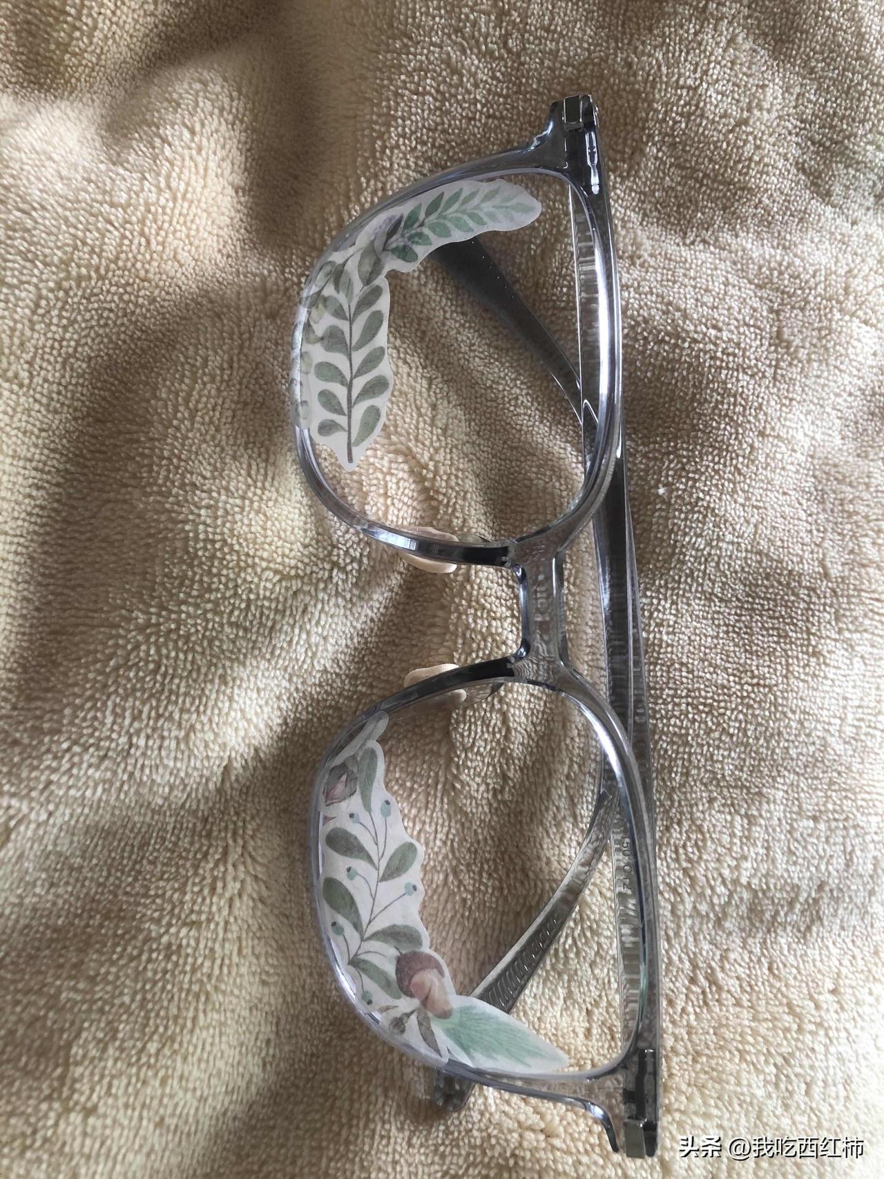 会不会被人家骂神经病啊？
不喜欢戴眼镜，但是有时候。晚上开车真的看不清楚！用贴纸