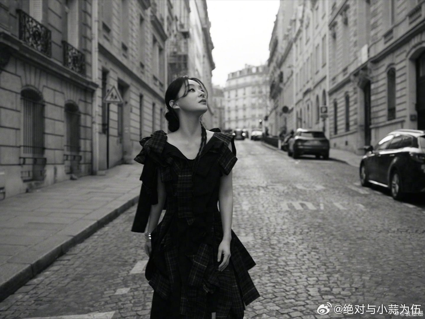 袁姗姗第一章异国千金袁姗姗出个国美成啥了 直接封神！袁姗姗巴黎时装周演绎异国千金