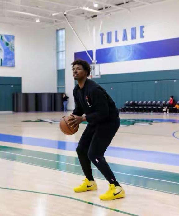 火箭大将泰特真是太倒霉了！今天火箭主帅乌度卡在接受媒体采访时，聊到了爱将泰特的伤