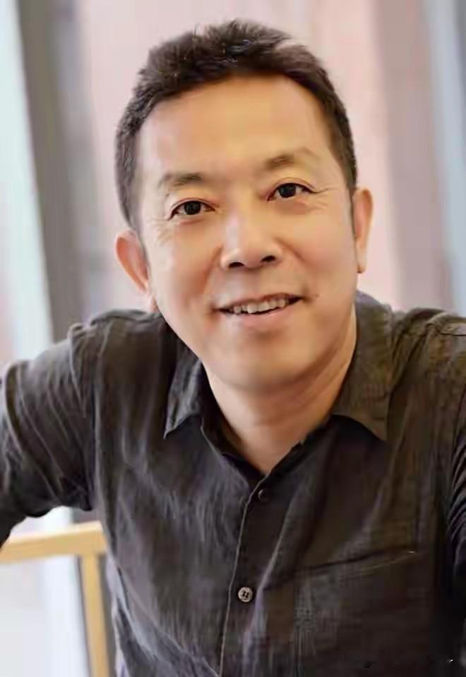 大周末的，没看到美国和伊朗打起来，结果罗永浩和贾国龙撕起来了，而且，这个热闹劲可