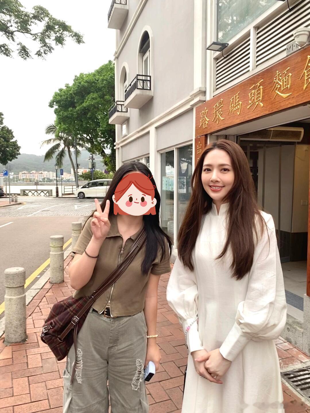 网友偶遇郭碧婷，真的好漂亮，一点也不像40岁生两娃！ ​​​