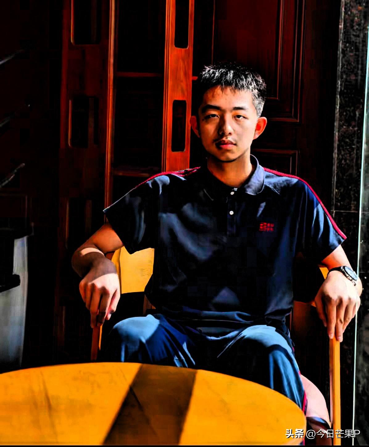 负责出2026年高考数学1卷的老师，估计后槽牙都要咬碎了，
他想破脑袋，也没想明