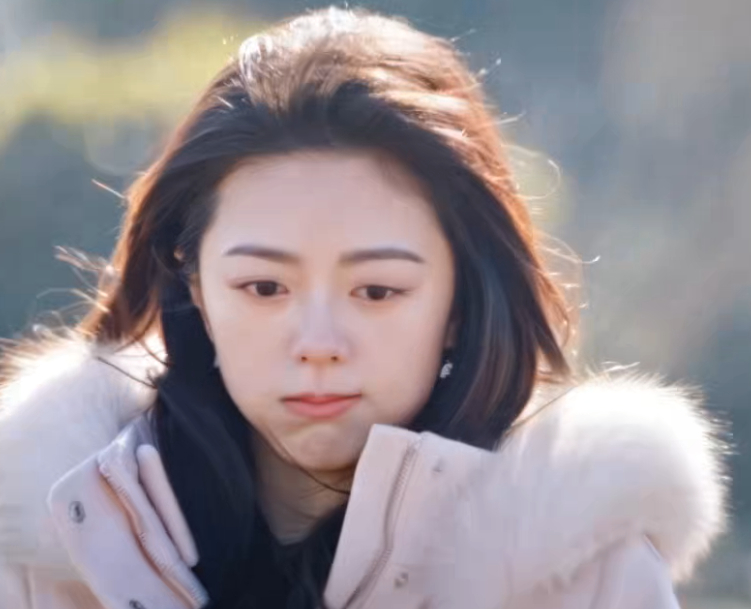 赵今麦演的江浙沪甜妹 救命！这姑娘把江浙沪的甜都具象化了！穿件碎花裙像把春天穿在