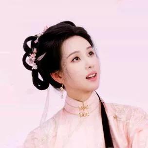 古风汉服美少女，仙气飘飘，仿佛穿越回古代。淡雅汉服美女 古装国风小仙女 国风汉服