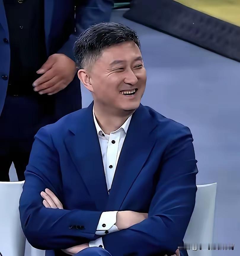 只要是广东宏远连输两场比赛，就有不少自媒体人抢闸黑杜锋，带广东宏远的节奏
广东宏