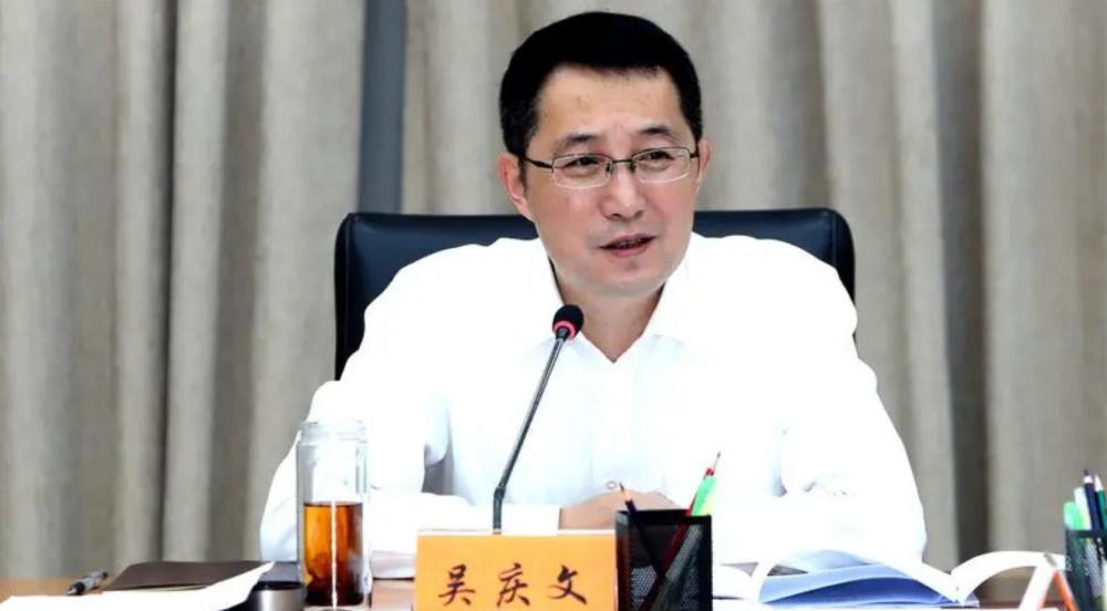 吴庆文履新镇江市委书记，此前任苏州市市长。吴庆文早年长期在高校任职，曾任哈尔滨工