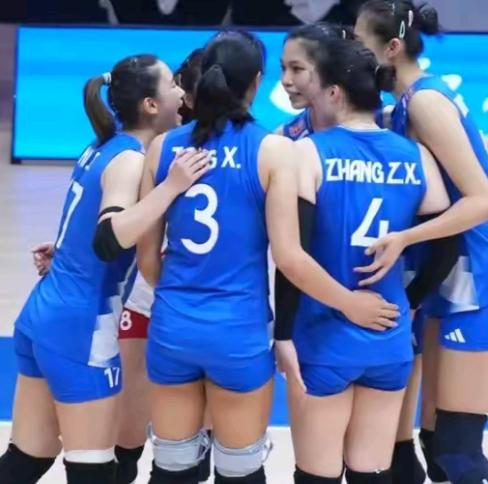 中国女排3-1波兰女排
豪取三连胜
北京时间2026年6月7日晚，中国女排3-1