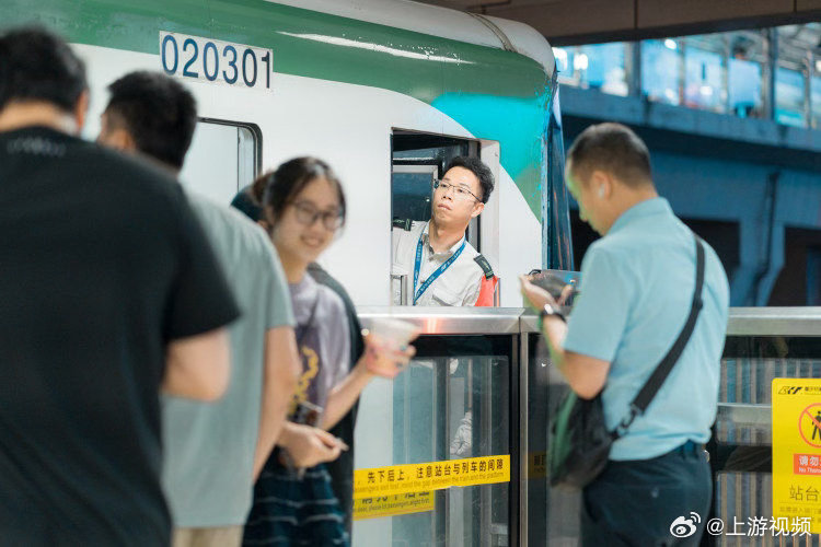 #21日重庆部分轨道交通延长运营时间#【今日重庆轨道交通线网运能约541万人次，