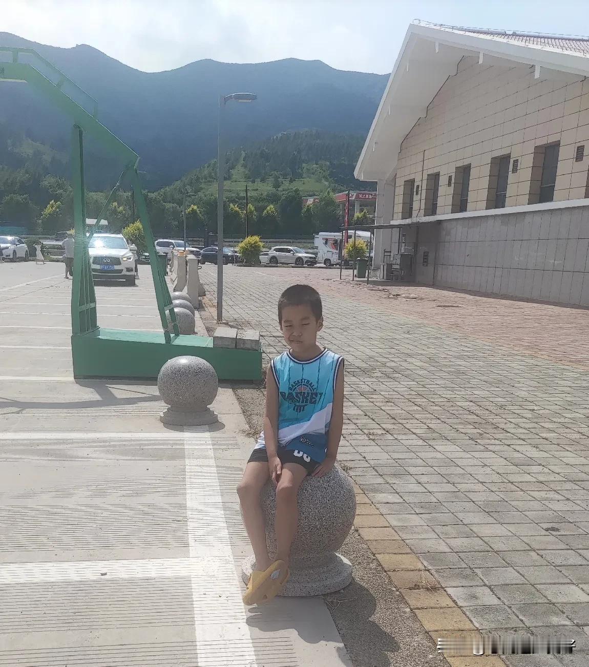 儿子在姥姥家玩嗨了！终于累了，睡着了。他一直盼着来姥姥家呢！[比心]