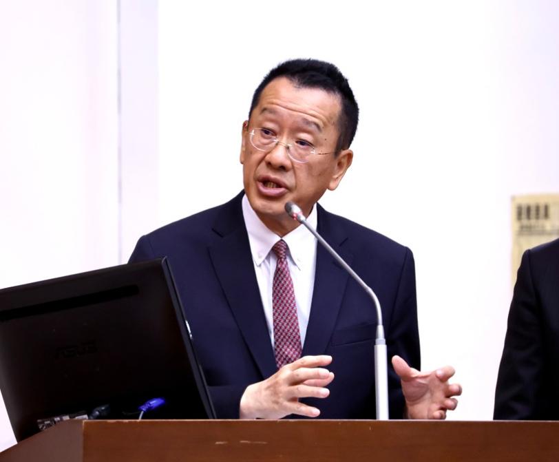 就在刚刚，

台“防长”顾立雄发表声明，

5月25日，台湾地区防务部负责人顾立